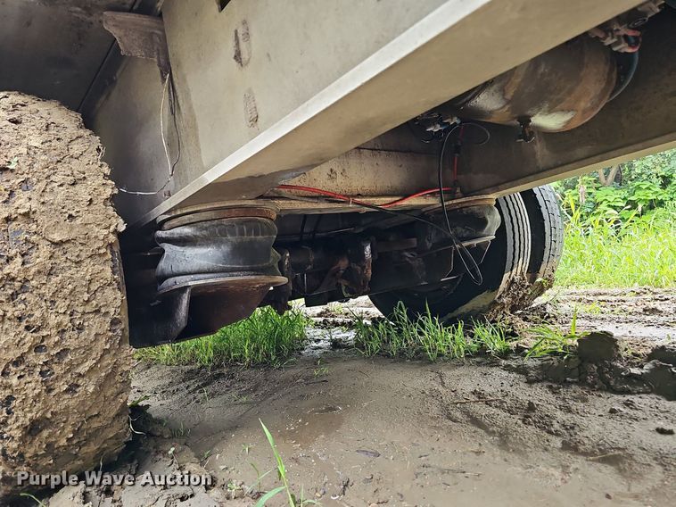 image for item DQ0137 1999 Ravens Metal Products 2648H74  drop deck equipment trailer