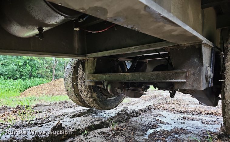 image for item DQ0137 1999 Ravens Metal Products 2648H74  drop deck equipment trailer