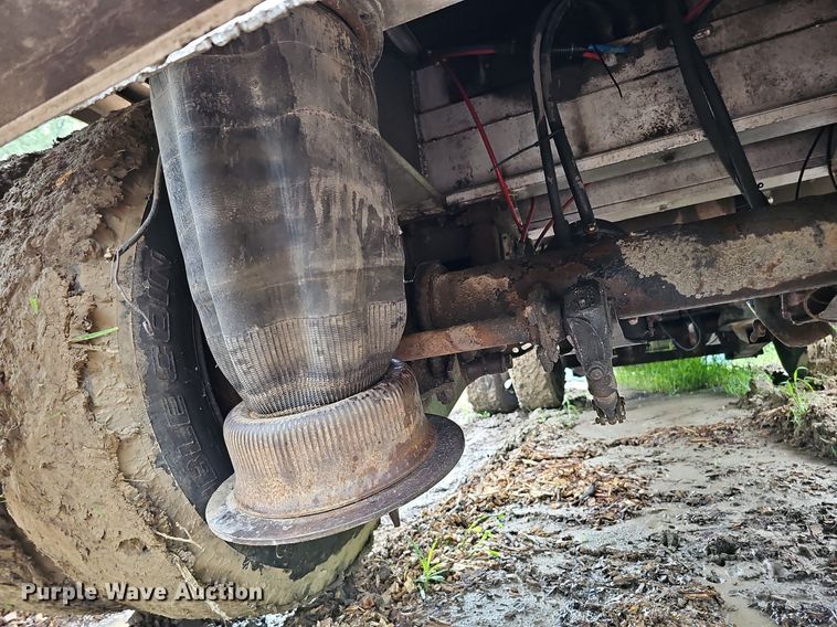 image for item DQ0137 1999 Ravens Metal Products 2648H74  drop deck equipment trailer