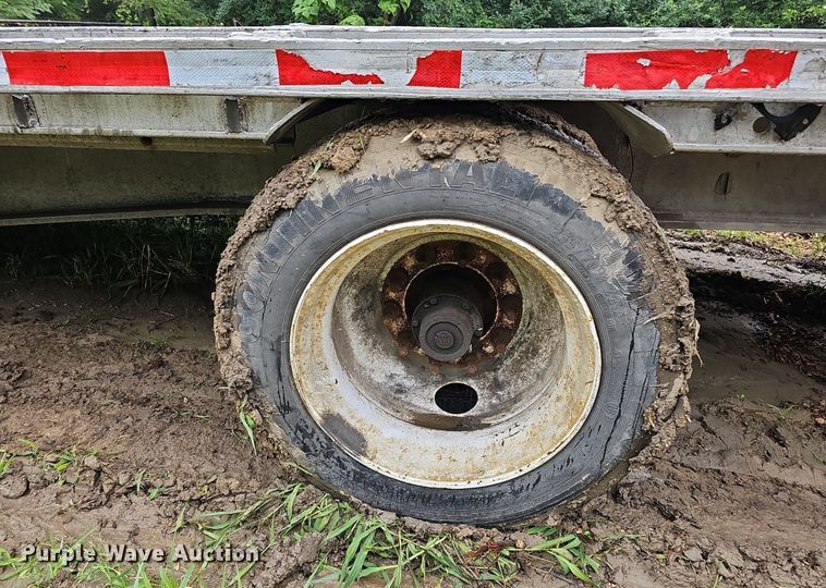 image for item DQ0137 1999 Ravens Metal Products 2648H74  drop deck equipment trailer