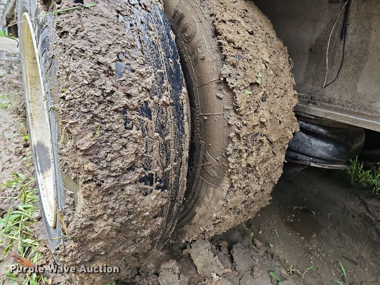 image for item DQ0137 1999 Ravens Metal Products 2648H74  drop deck equipment trailer