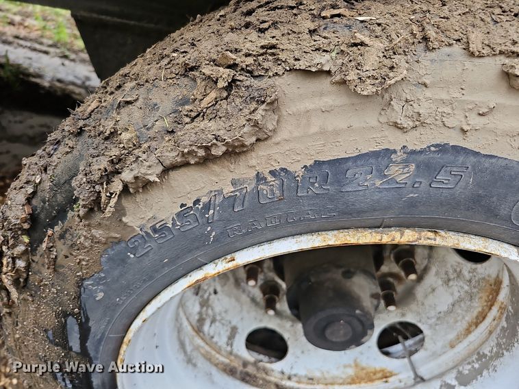 image for item DQ0137 1999 Ravens Metal Products 2648H74  drop deck equipment trailer