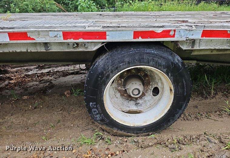 image for item DQ0137 1999 Ravens Metal Products 2648H74  drop deck equipment trailer