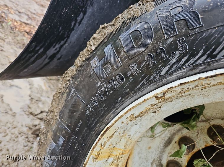 image for item DQ0137 1999 Ravens Metal Products 2648H74  drop deck equipment trailer