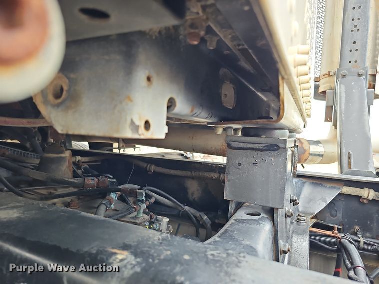 image for item DQ0139 1994 Freightliner FLD 120  truck cab and chassis