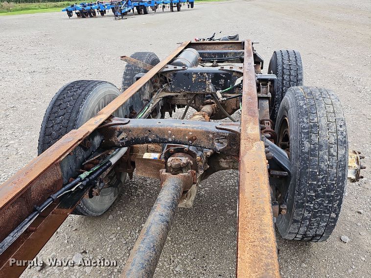 image for item DQ0139 1994 Freightliner FLD 120  truck cab and chassis