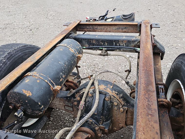 image for item DQ0139 1994 Freightliner FLD 120  truck cab and chassis