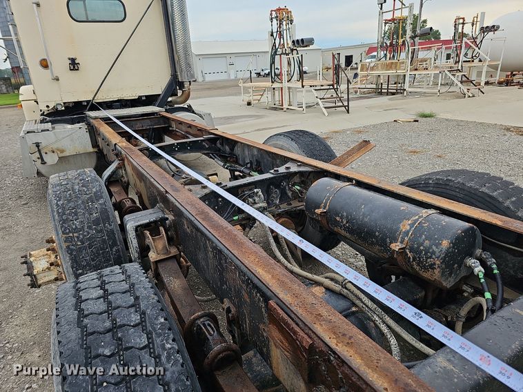 image for item DQ0139 1994 Freightliner FLD 120  truck cab and chassis