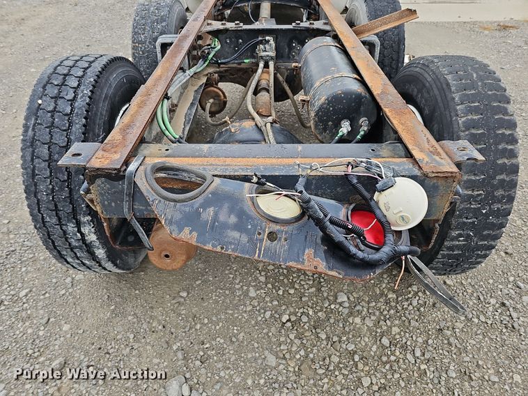 image for item DQ0139 1994 Freightliner FLD 120  truck cab and chassis