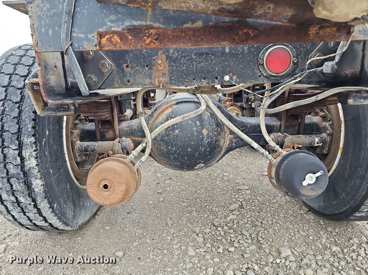 image for item DQ0139 1994 Freightliner FLD 120  truck cab and chassis