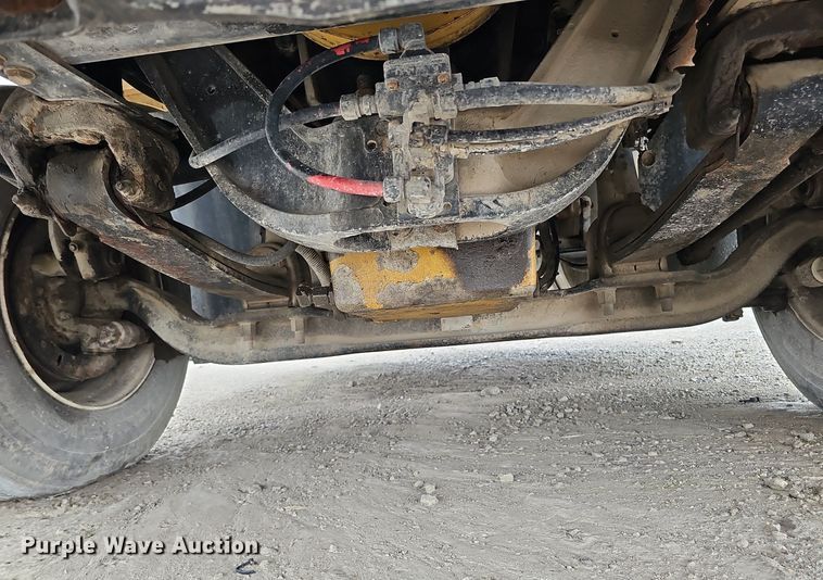 image for item DQ0139 1994 Freightliner FLD 120  truck cab and chassis