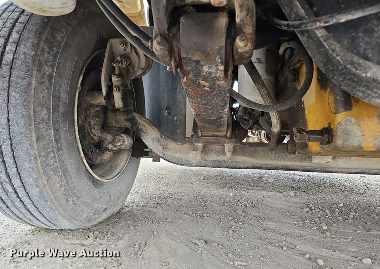 image for item DQ0139 1994 Freightliner FLD 120  truck cab and chassis