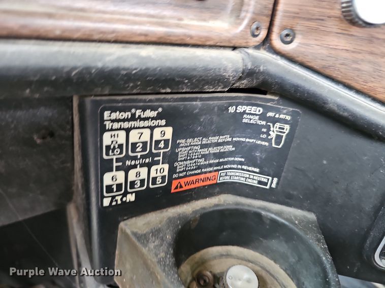 image for item DQ0139 1994 Freightliner FLD 120  truck cab and chassis