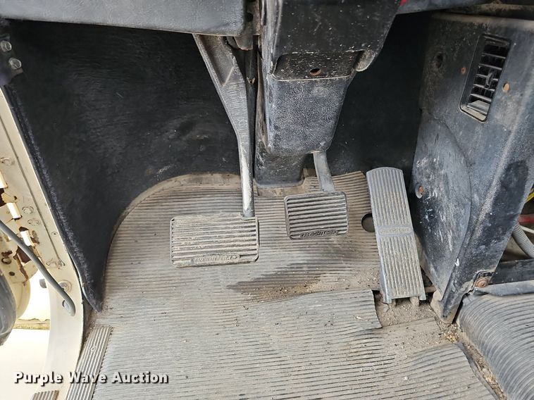 image for item DQ0139 1994 Freightliner FLD 120  truck cab and chassis