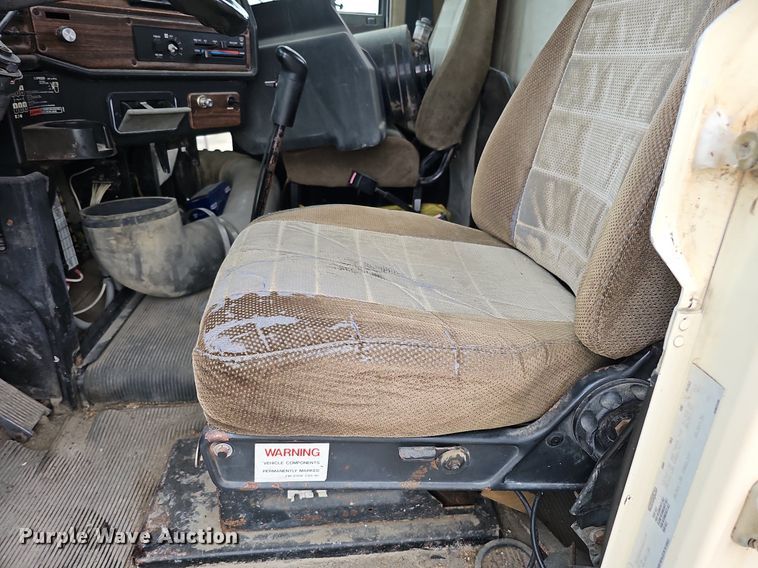 image for item DQ0139 1994 Freightliner FLD 120  truck cab and chassis