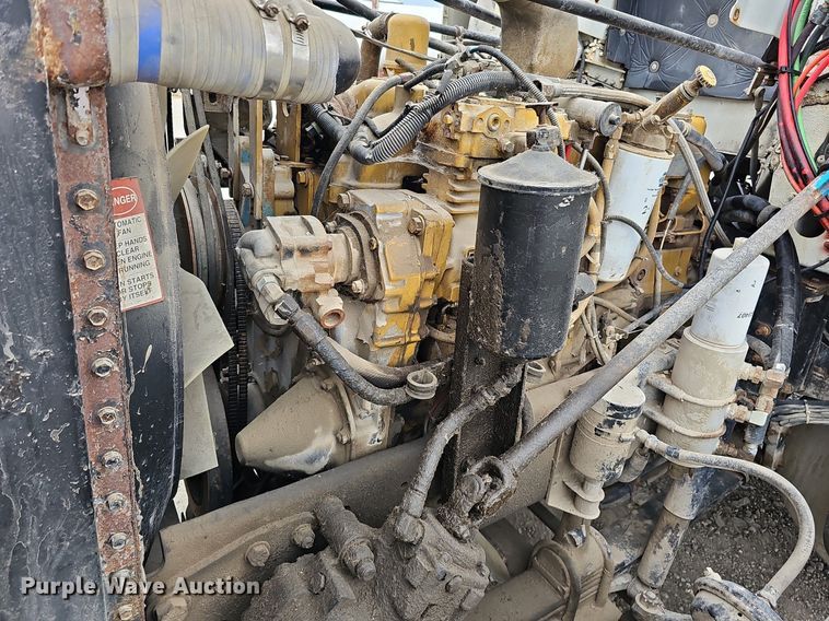 image for item DQ0139 1994 Freightliner FLD 120  truck cab and chassis