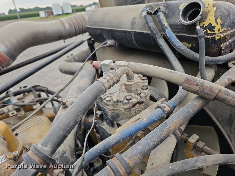 image for item DQ0139 1994 Freightliner FLD 120  truck cab and chassis