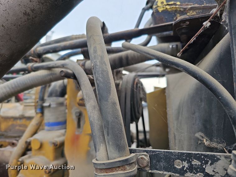 image for item DQ0139 1994 Freightliner FLD 120  truck cab and chassis