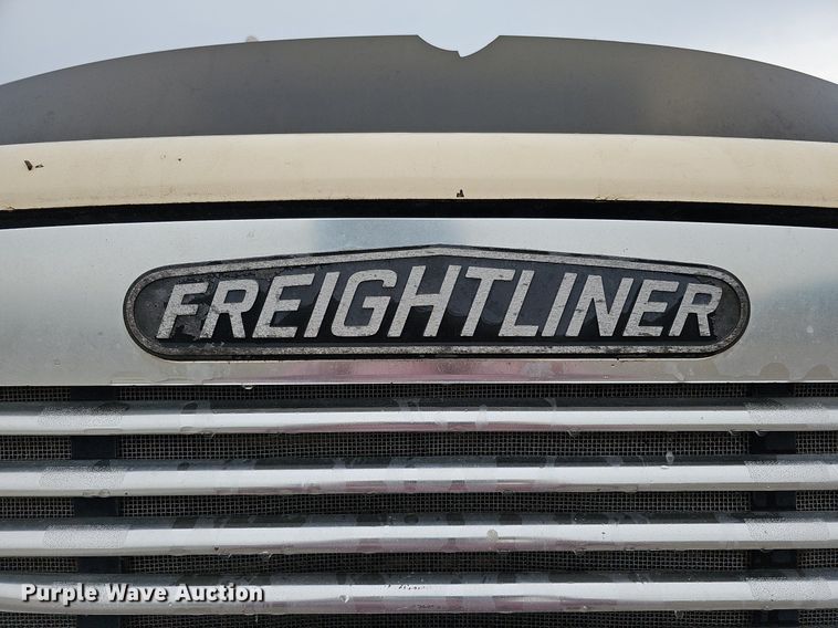 image for item DQ0139 1994 Freightliner FLD 120  truck cab and chassis
