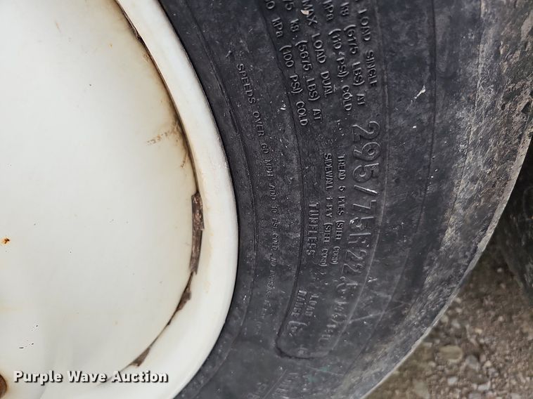 image for item DQ0139 1994 Freightliner FLD 120  truck cab and chassis