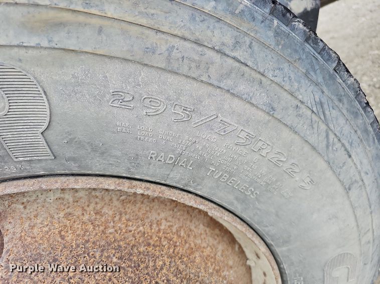 image for item DQ0139 1994 Freightliner FLD 120  truck cab and chassis