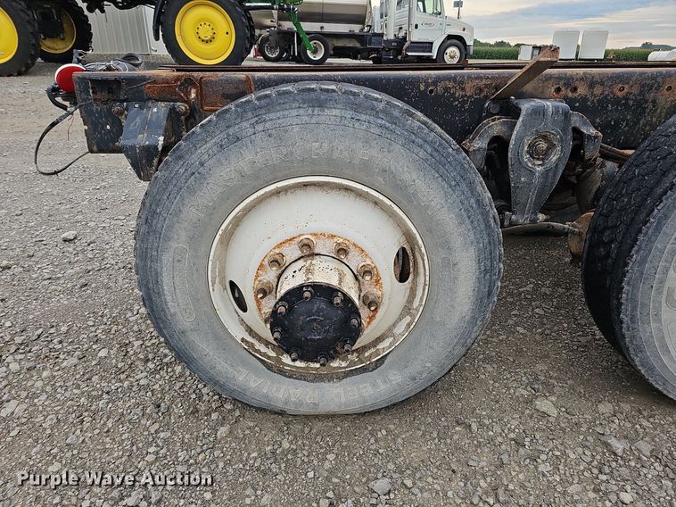 image for item DQ0139 1994 Freightliner FLD 120  truck cab and chassis