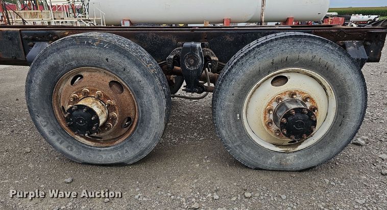 image for item DQ0139 1994 Freightliner FLD 120  truck cab and chassis