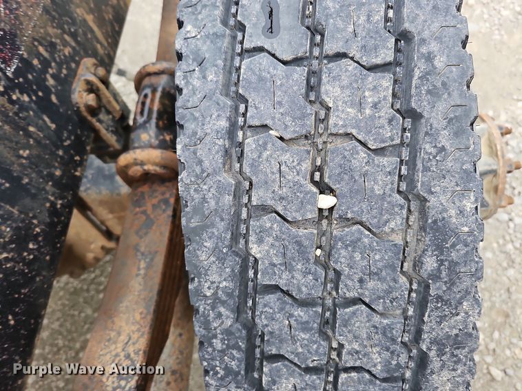 image for item DQ0139 1994 Freightliner FLD 120  truck cab and chassis