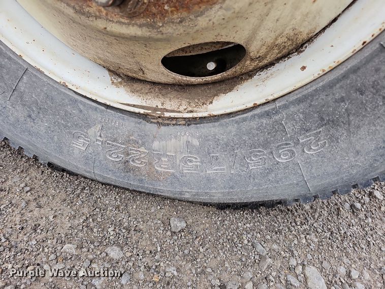 image for item DQ0139 1994 Freightliner FLD 120  truck cab and chassis