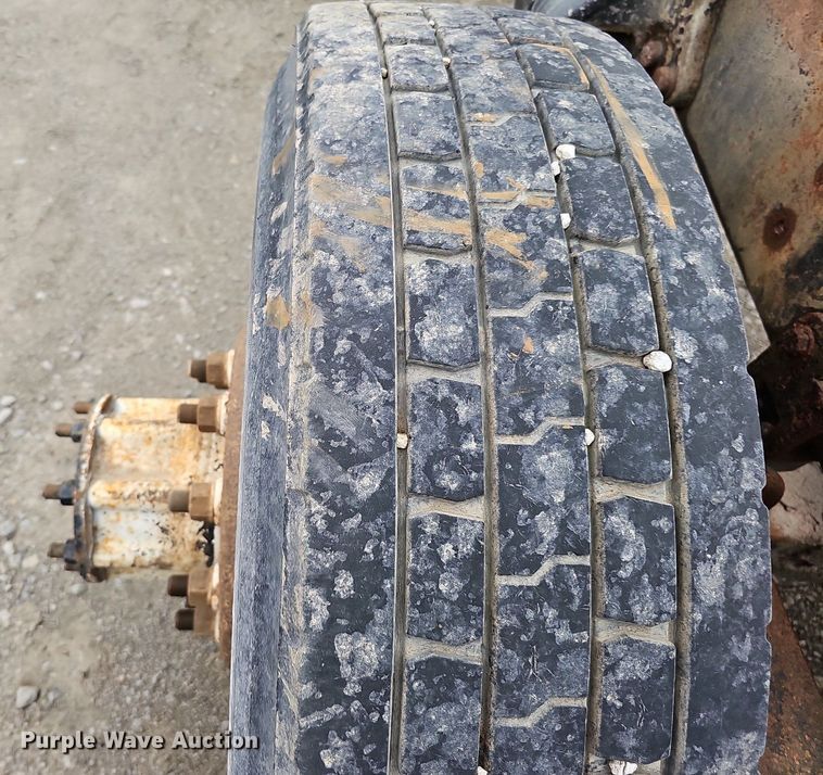 image for item DQ0139 1994 Freightliner FLD 120  truck cab and chassis