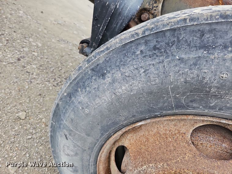 image for item DQ0139 1994 Freightliner FLD 120  truck cab and chassis