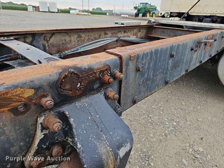 image for item DQ0139 1994 Freightliner FLD 120  truck cab and chassis