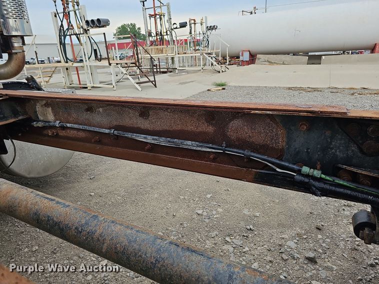 image for item DQ0139 1994 Freightliner FLD 120  truck cab and chassis