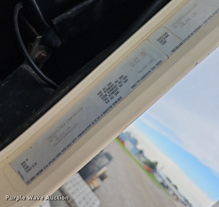 image for item DQ0139 1994 Freightliner FLD 120  truck cab and chassis