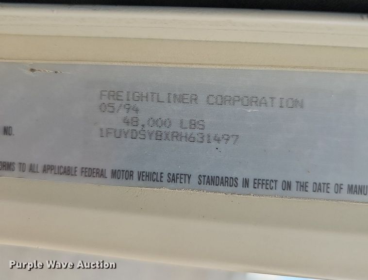 image for item DQ0139 1994 Freightliner FLD 120  truck cab and chassis