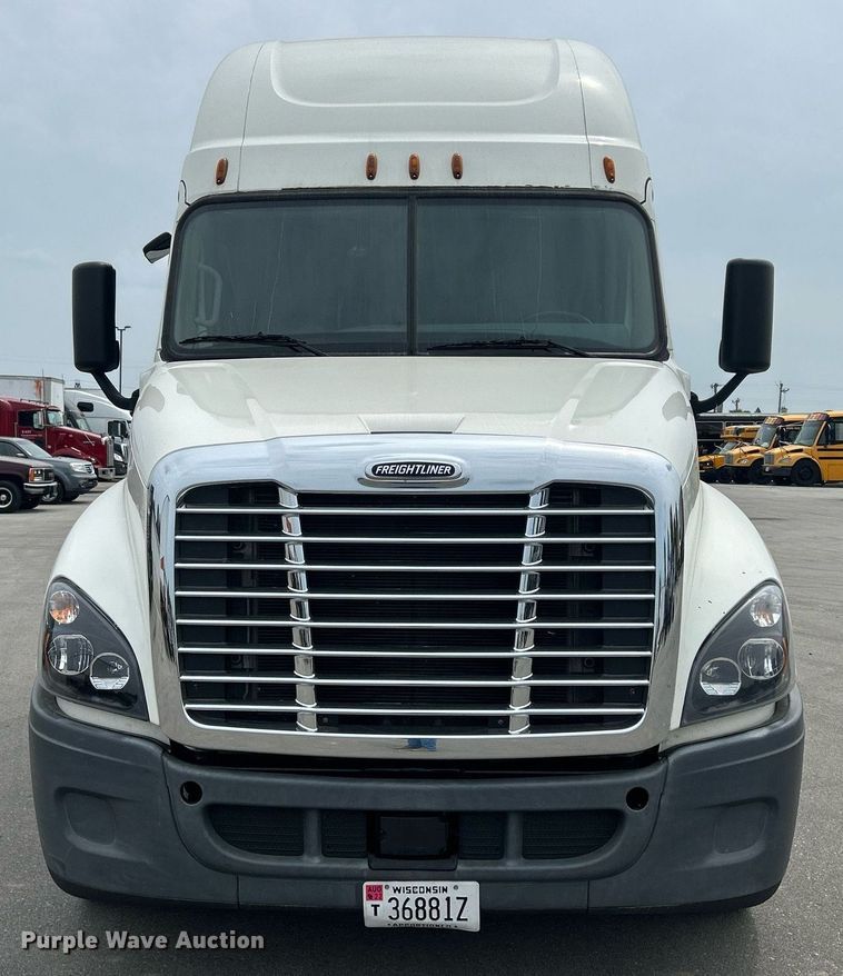 image for item DQ0877 2016 Freightliner Cascadia Evolution 125  semi truck
