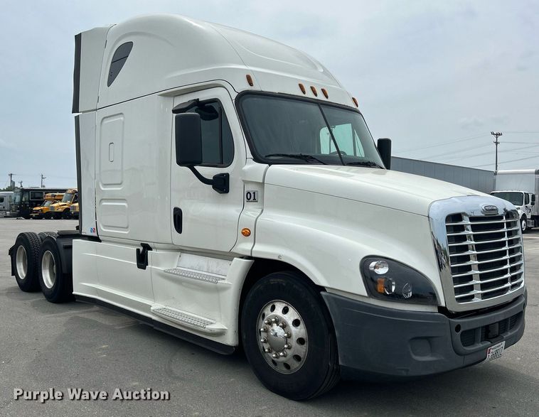 image for item DQ0877 2016 Freightliner Cascadia Evolution 125  semi truck