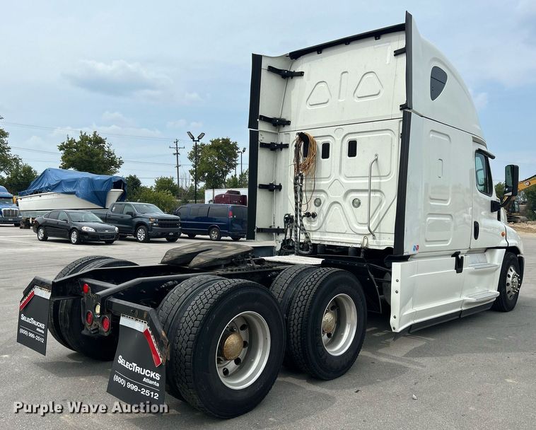 image for item DQ0877 2016 Freightliner Cascadia Evolution 125  semi truck