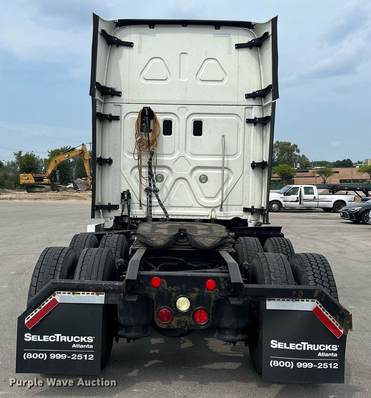 image for item DQ0877 2016 Freightliner Cascadia Evolution 125  semi truck