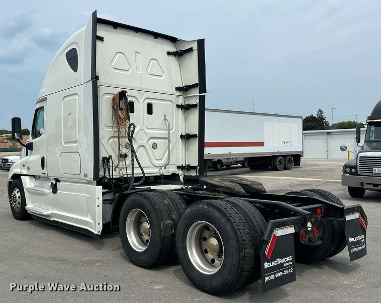 image for item DQ0877 2016 Freightliner Cascadia Evolution 125  semi truck