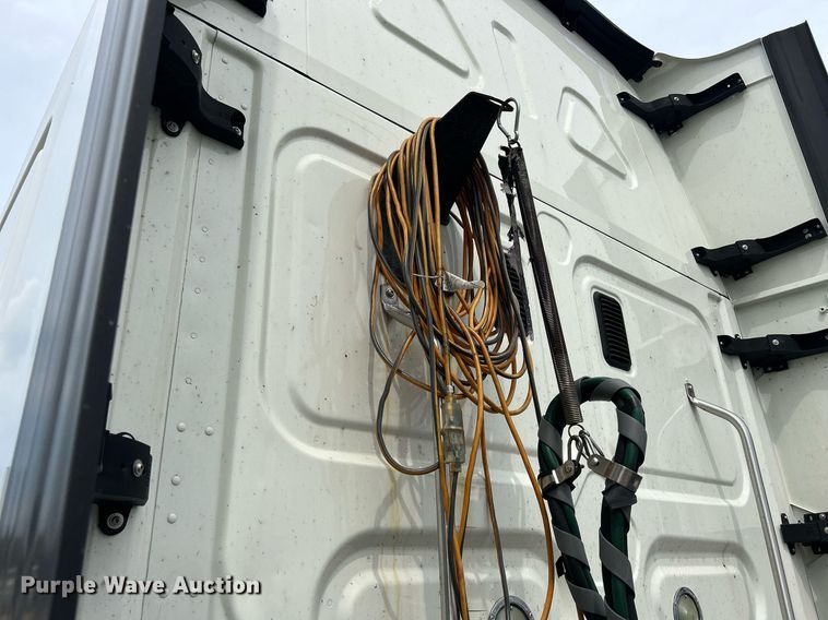 image for item DQ0877 2016 Freightliner Cascadia Evolution 125  semi truck