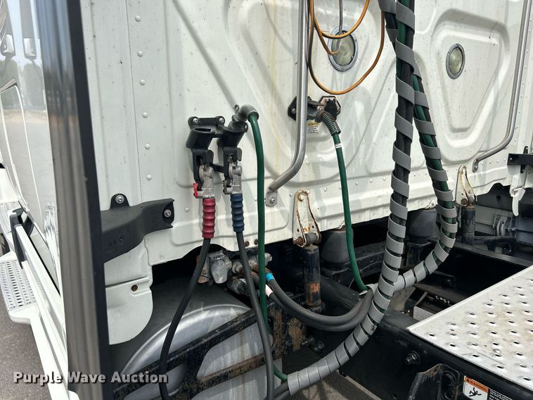 image for item DQ0877 2016 Freightliner Cascadia Evolution 125  semi truck