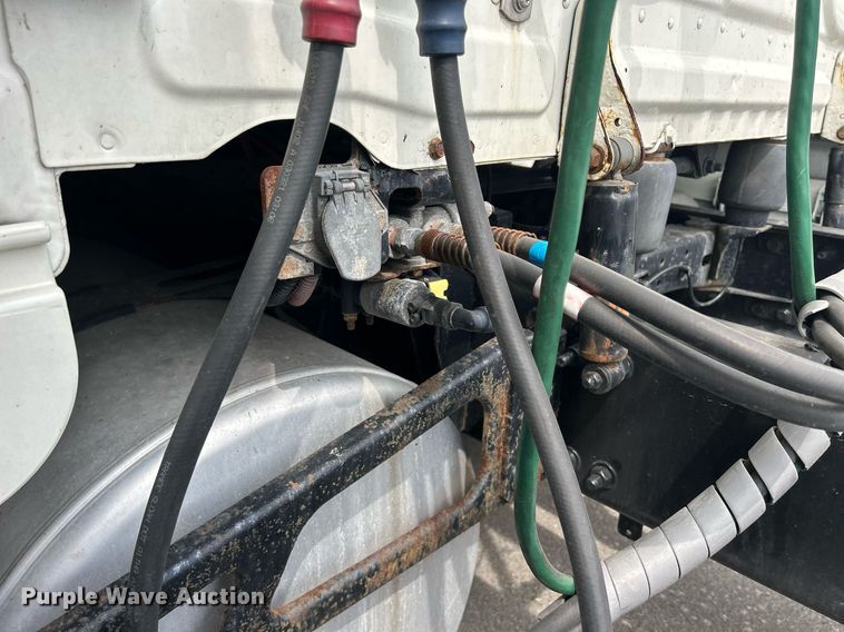 image for item DQ0877 2016 Freightliner Cascadia Evolution 125  semi truck