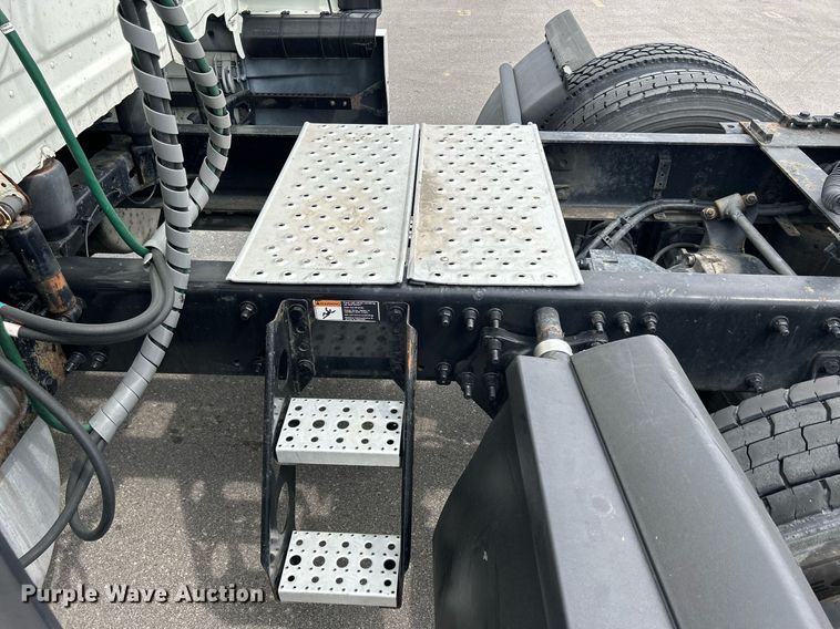 image for item DQ0877 2016 Freightliner Cascadia Evolution 125  semi truck