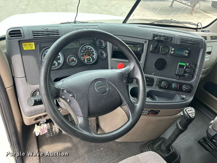 image for item DQ0877 2016 Freightliner Cascadia Evolution 125  semi truck