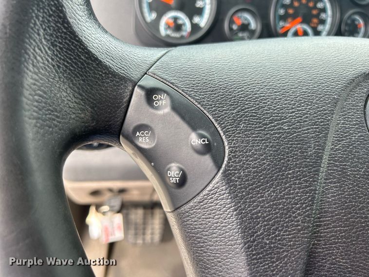 image for item DQ0877 2016 Freightliner Cascadia Evolution 125  semi truck