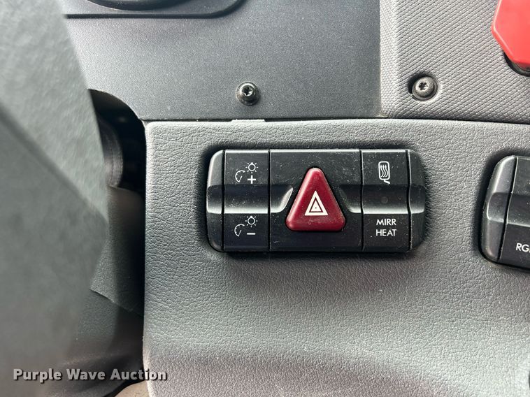 image for item DQ0877 2016 Freightliner Cascadia Evolution 125  semi truck