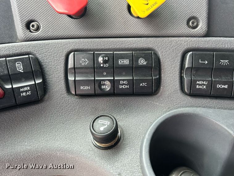 image for item DQ0877 2016 Freightliner Cascadia Evolution 125  semi truck