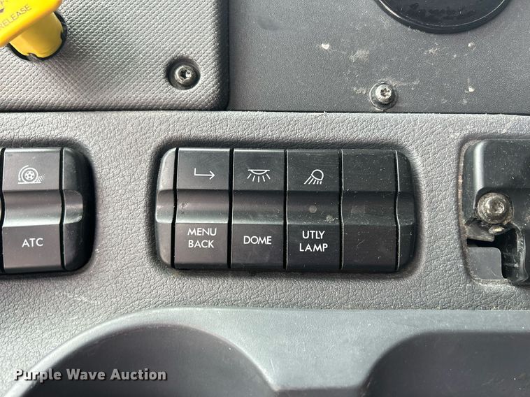 image for item DQ0877 2016 Freightliner Cascadia Evolution 125  semi truck