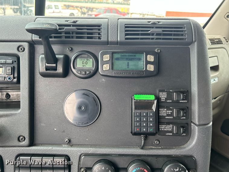 image for item DQ0877 2016 Freightliner Cascadia Evolution 125  semi truck